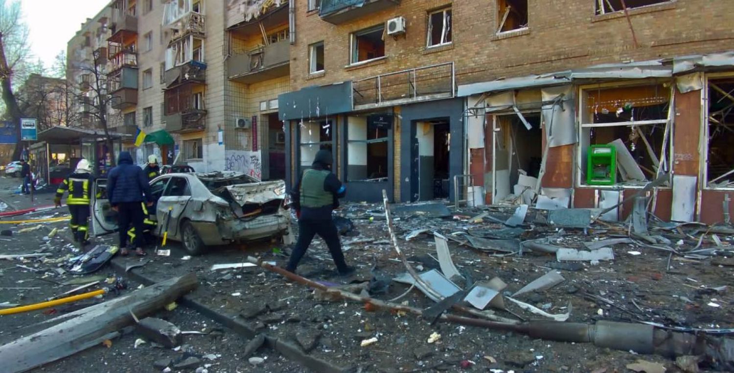 Від падіння уламку ракети на Куренівці загинула людина, є поранені, – Кличко - 24 Канал Від падіння уламку ракети на Куренівці загинула людина, є поранені, – Кличко - 24 Канал