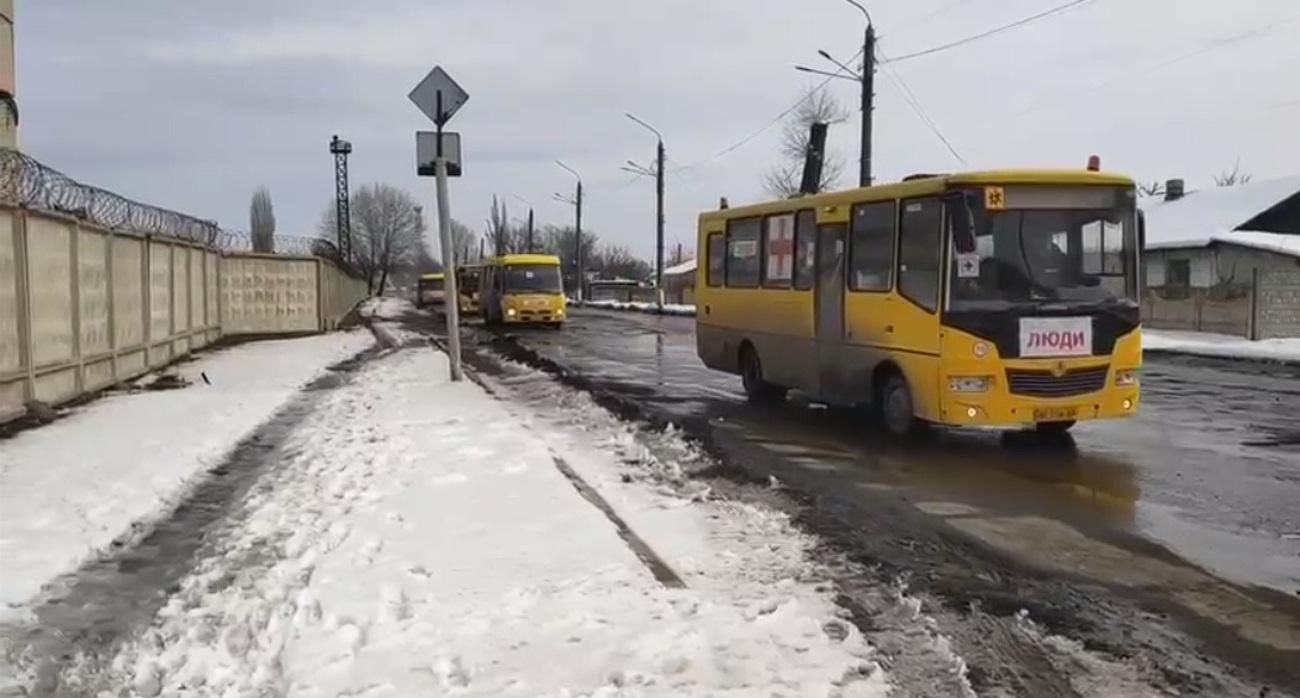 Эвакуационные автобусы с людьми уже отправились из Рубежного