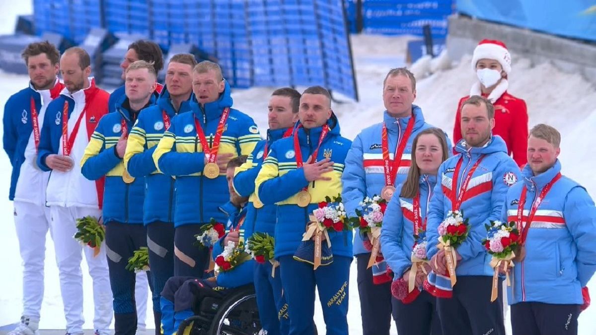 Україні забороняли виходити на церемонію закриття Паралімпіади-2022 у масках, де написано "мир"