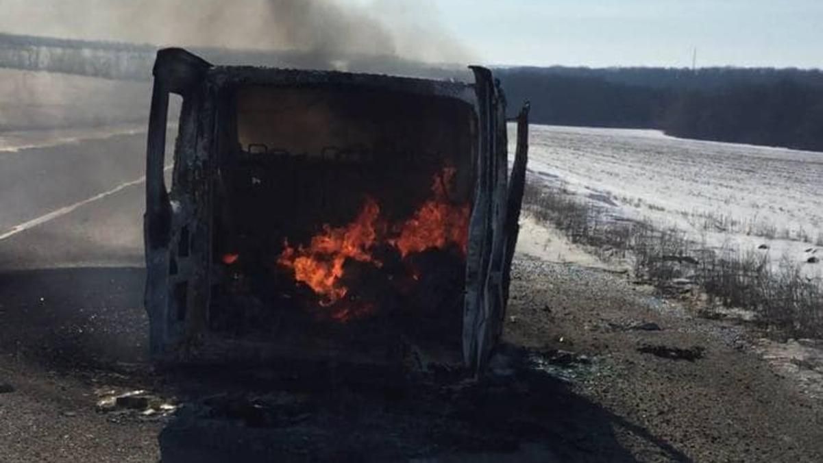 Російські окупанти в Ізюмі обстріляли приватний мікроавтобус: доля пасажирів невідома - 24 Канал