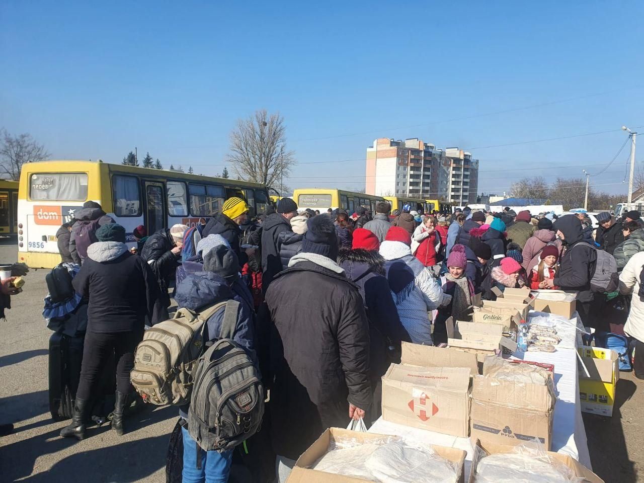 По другому "зеленому коридору" з Луганщини евакуйовані ще понад 1700 людей - 24 Канал