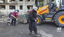 Розбитий і обгорілий: як виглядає обстріляний будинок у Києві – фоторепортаж