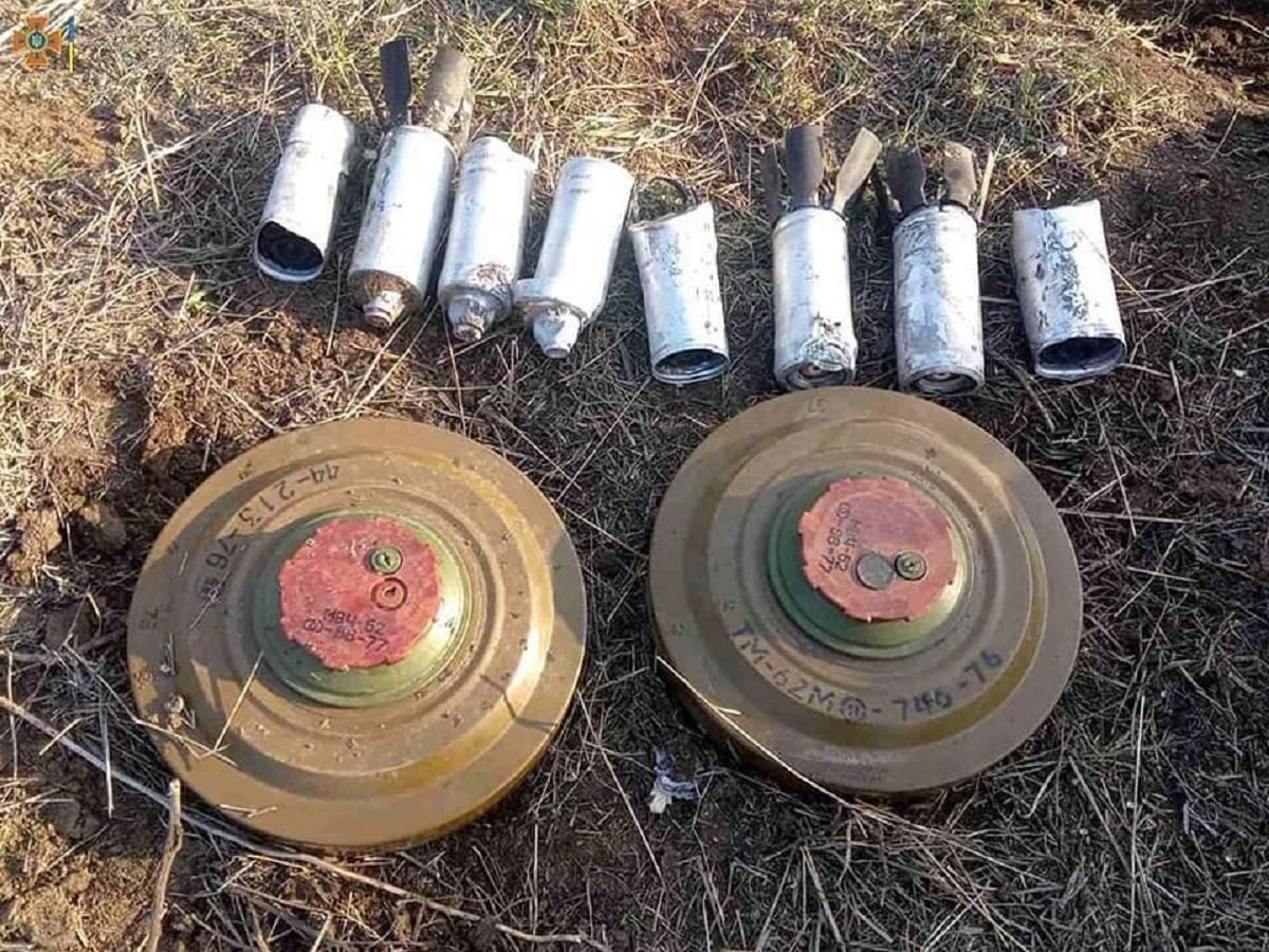 В Николаеве за день нашли 8 кассетных боевых элементов В Николаеве за день нашли 8 кассетных боевых элементов