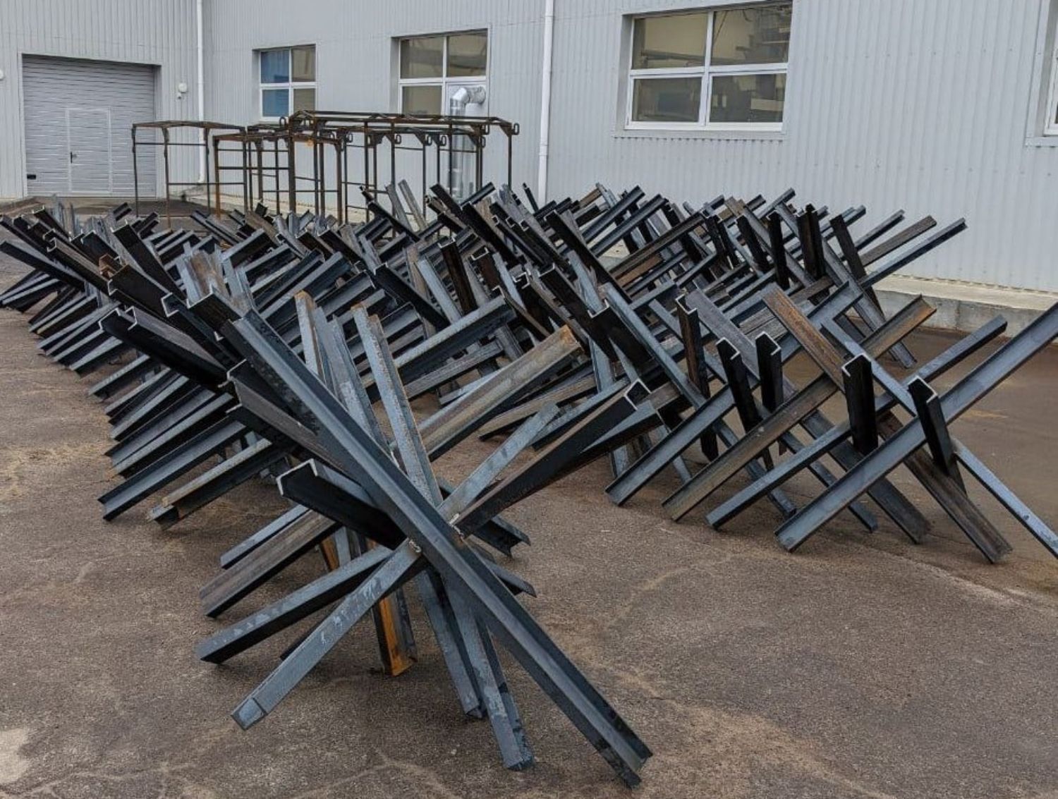 Метинвест помогает защищать Украину от продвижения врага Метинвест помогает защищать Украину от продвижения врага