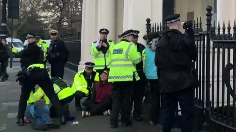 Поліція заарештувала 8 Поліція заарештувала 8