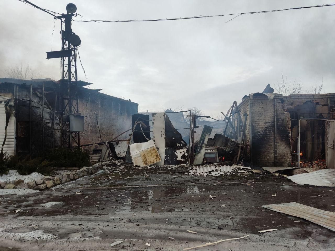 Окупанти обстріляли Велику Писарівку на Сумщині: страшні наслідки у фото - 24 Канал Окупанти обстріляли Велику Писарівку на Сумщині: страшні наслідки у фото - 24 Канал