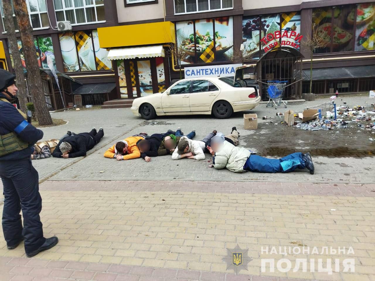 В Ирпене задержали группу мародеров: фото с места происшествия - 24 Канал
