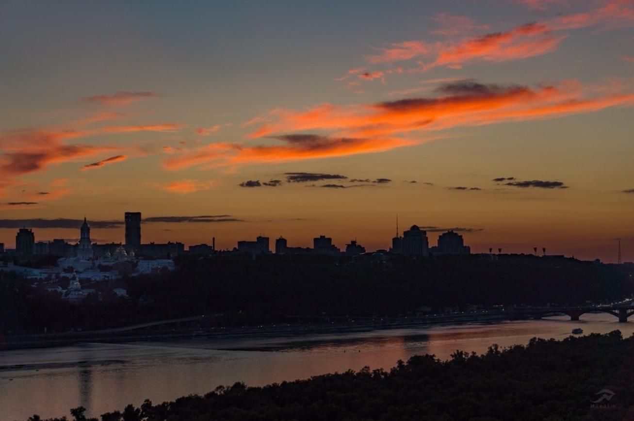 Вибухи у Києві 15 березня у кількох районах: усі деталі Вибухи у Києві 15 березня у кількох районах: усі деталі