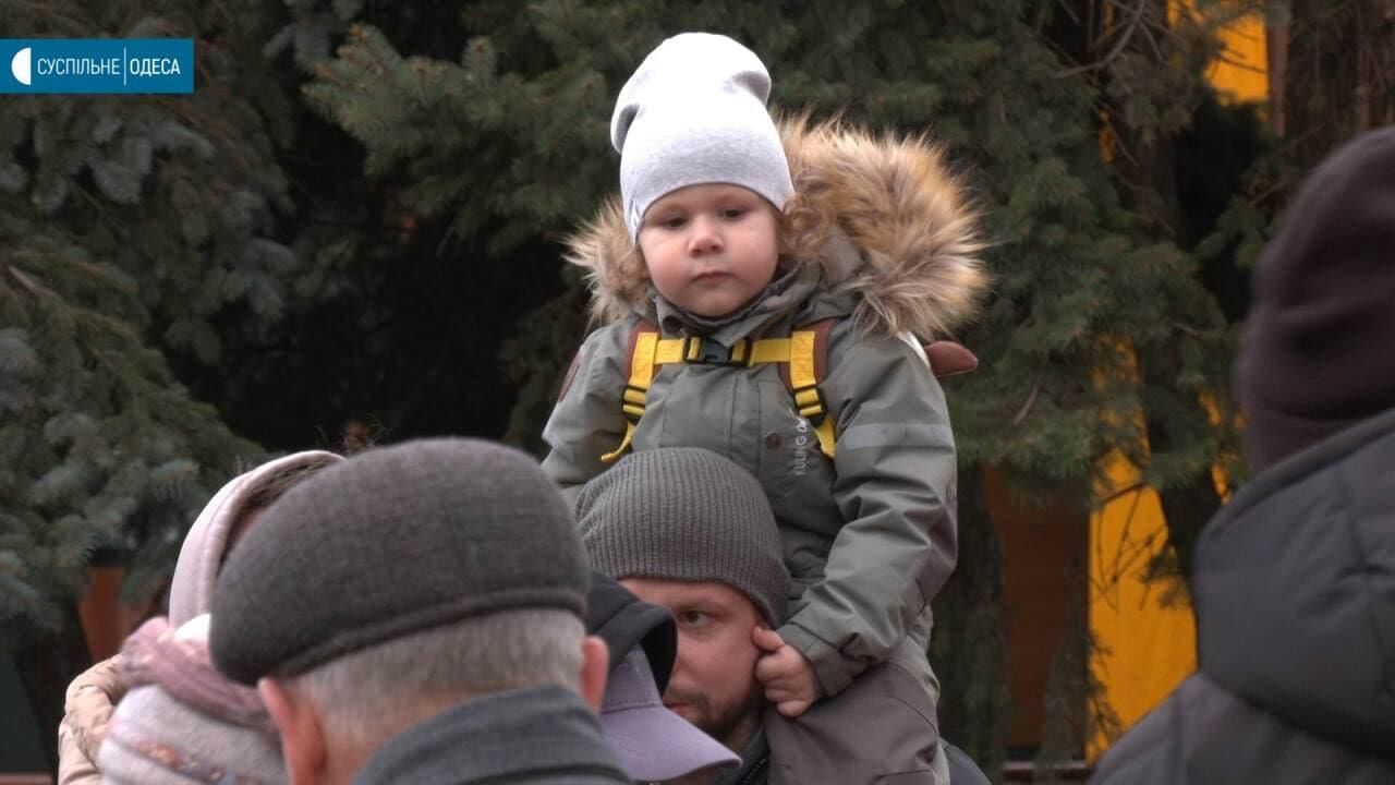 Спастись от войны: из Одессы в Молдову выехали почти 100 украинцев, красноречивые фото Спастись от войны: из Одессы в Молдову выехали почти 100 украинцев, красноречивые фото