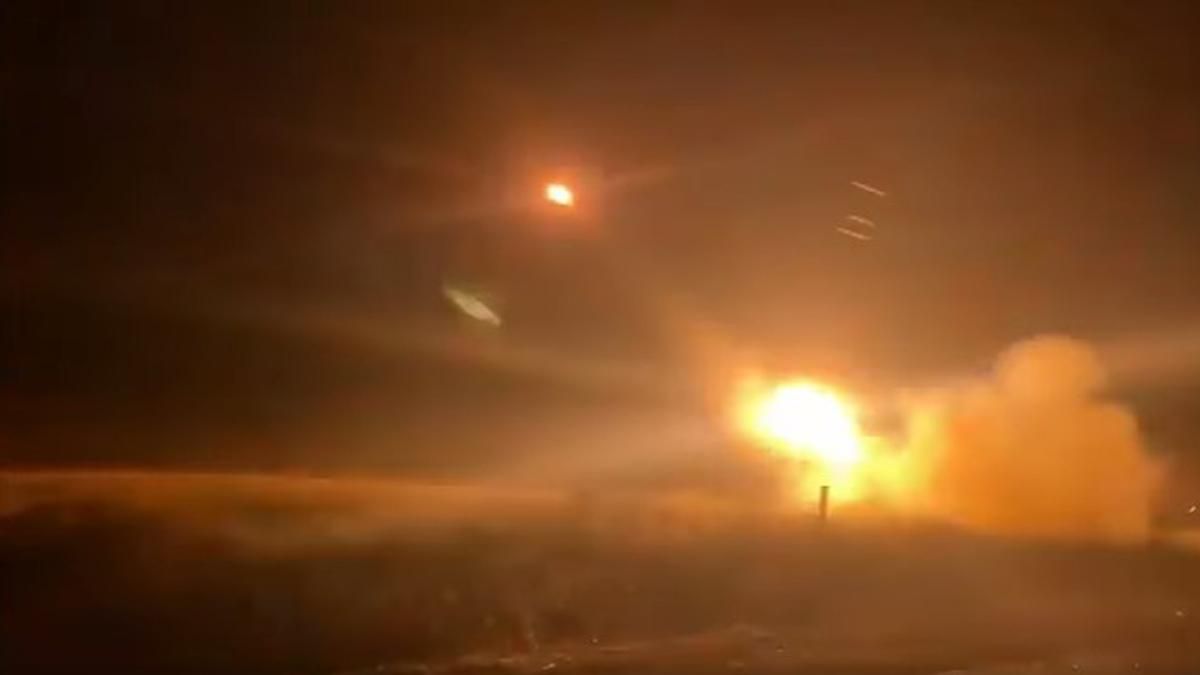 Продовжуємо лупити: ефектне відео роботи української реактивної артилерії - 24 Канал Продовжуємо лупити: ефектне відео роботи української реактивної артилерії - 24 Канал