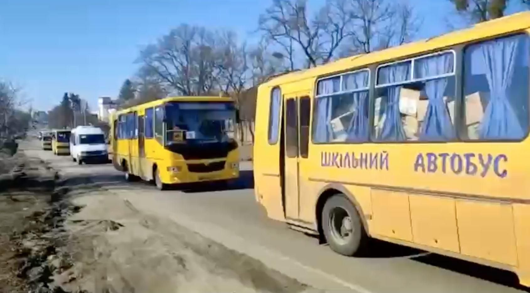 З Полтавщини до Сум прямує 100 автобусів: доставлять 100 тонн допомоги та евакуюють людей - 24 Канал