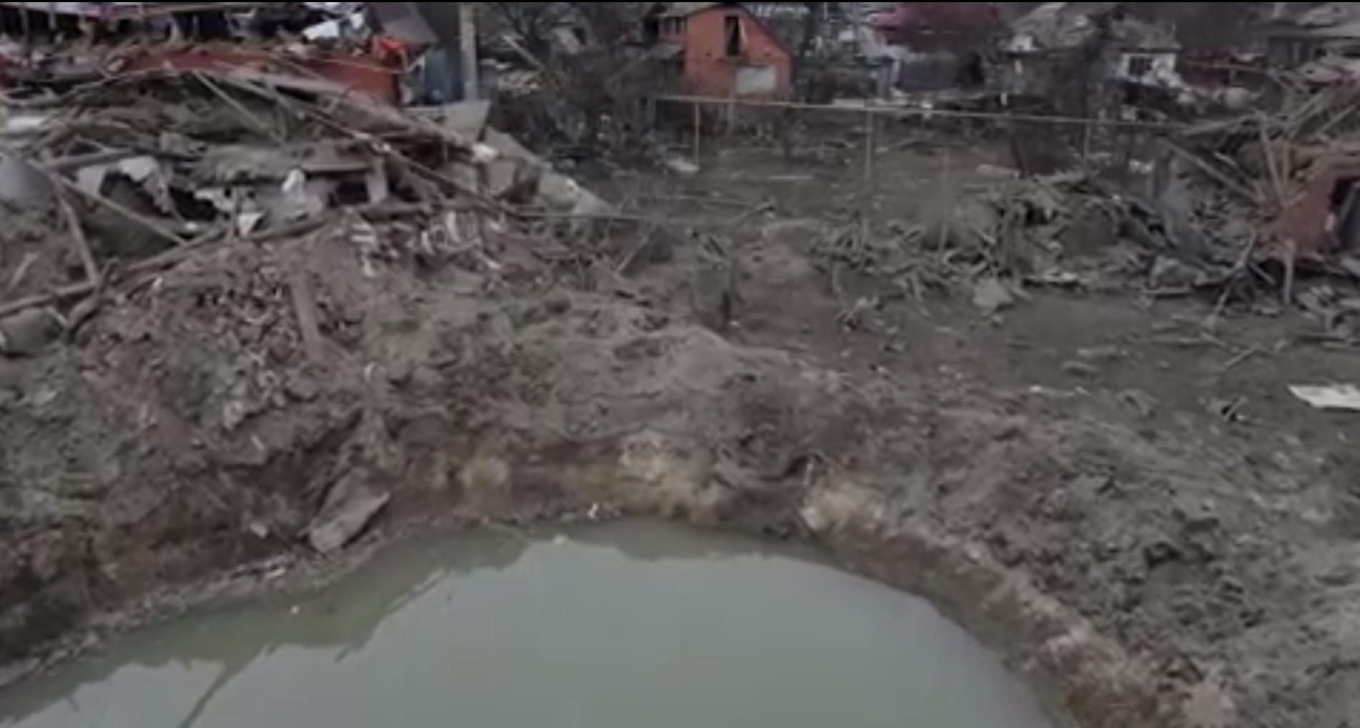 Последствия ужасных бомбардировок Ахтырки: видео из дрона
