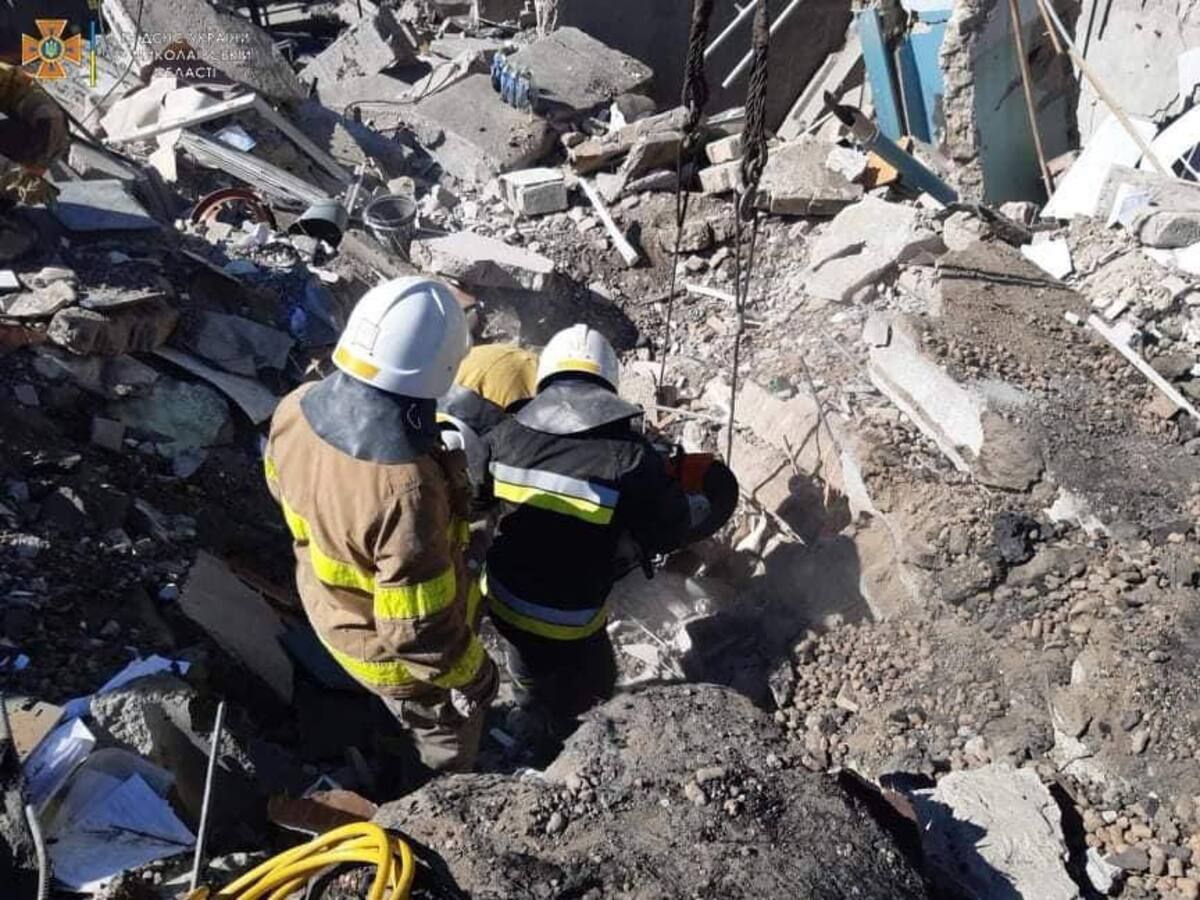 Під завалами школи на Миколаївщині знайшли тіла 7 загиблих - 24 Канал Під завалами школи на Миколаївщині знайшли тіла 7 загиблих - 24 Канал