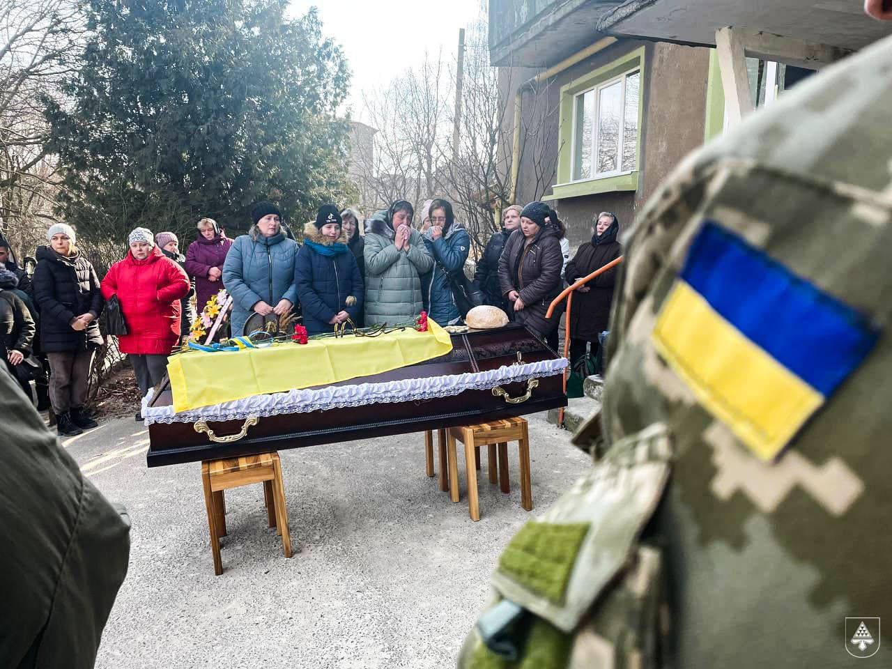 В Нововолынске прощаются с погибшим Героем В Нововолынске прощаются с погибшим Героем