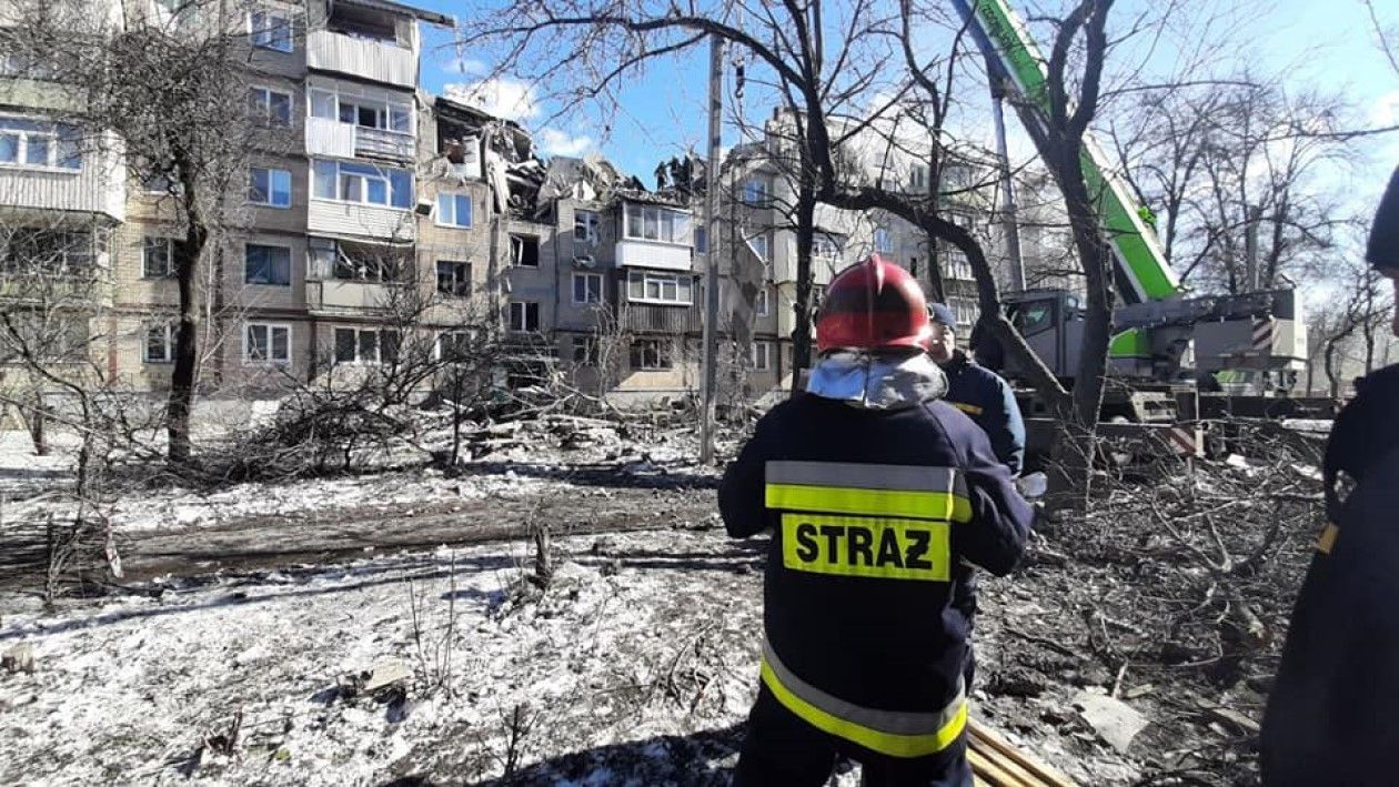 Под завалами многоэтажки возле станции "Армейская" в Харькове нашли погибшего человека