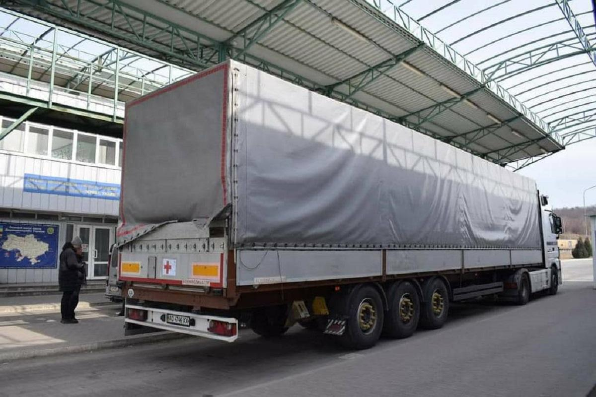 С начала войны границу пересекли 9550 транспортных средств с гуманитарной помощью украинцам