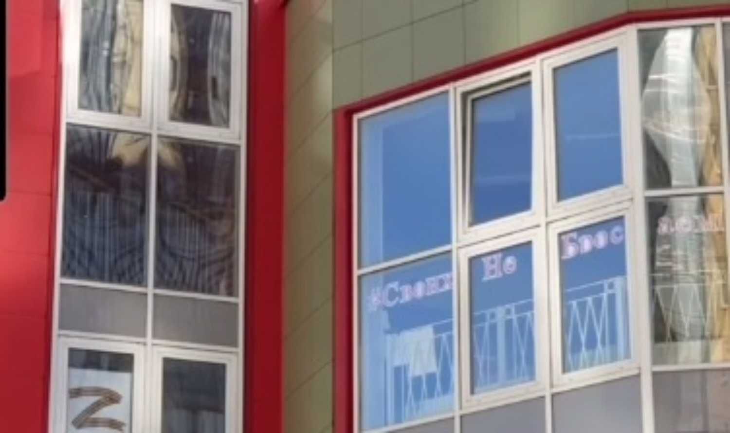 В России даже в детсадах проводят акции с символикой Z В России даже в детсадах проводят акции с символикой Z