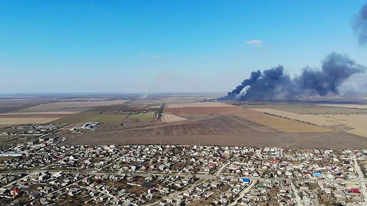 Палаючі гелікоптери росіян під Херсоном потрапили на аерофотознімки - 24 Канал