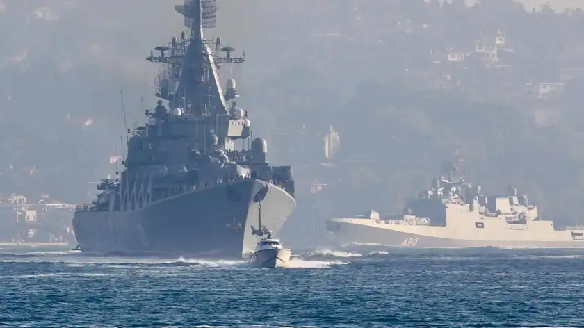 Российские корабли не отходят от Одессы: перегруппировываются и пытаются давить