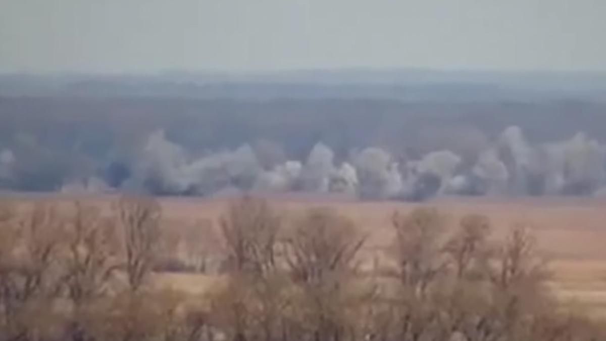 Чорні запорожці на Київщині знищили колону артилерії окупантів: потужне відео - 24 Канал Чорні запорожці на Київщині знищили колону артилерії окупантів: потужне відео - 24 Канал