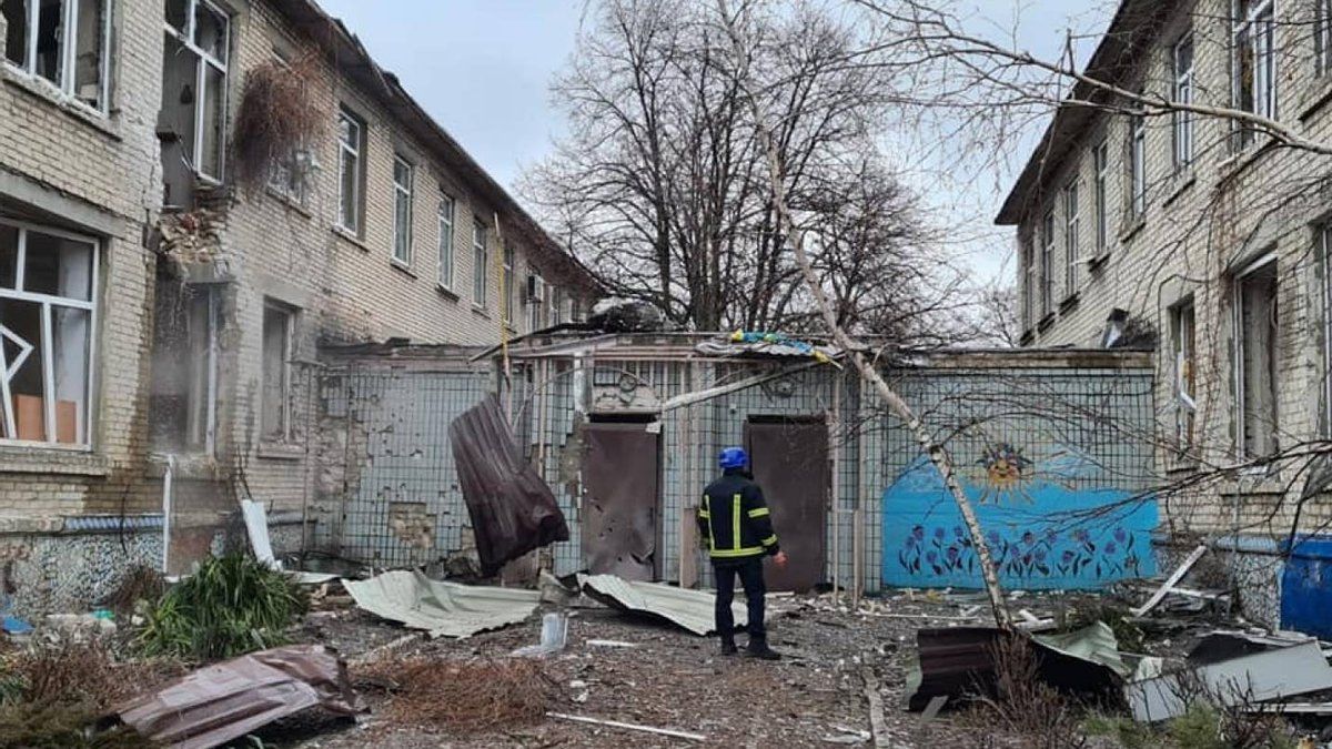 Росіяни обстрілюють Рубіжне та Сєвєродонецьк: загорілись 12 будинків - 24 Канал