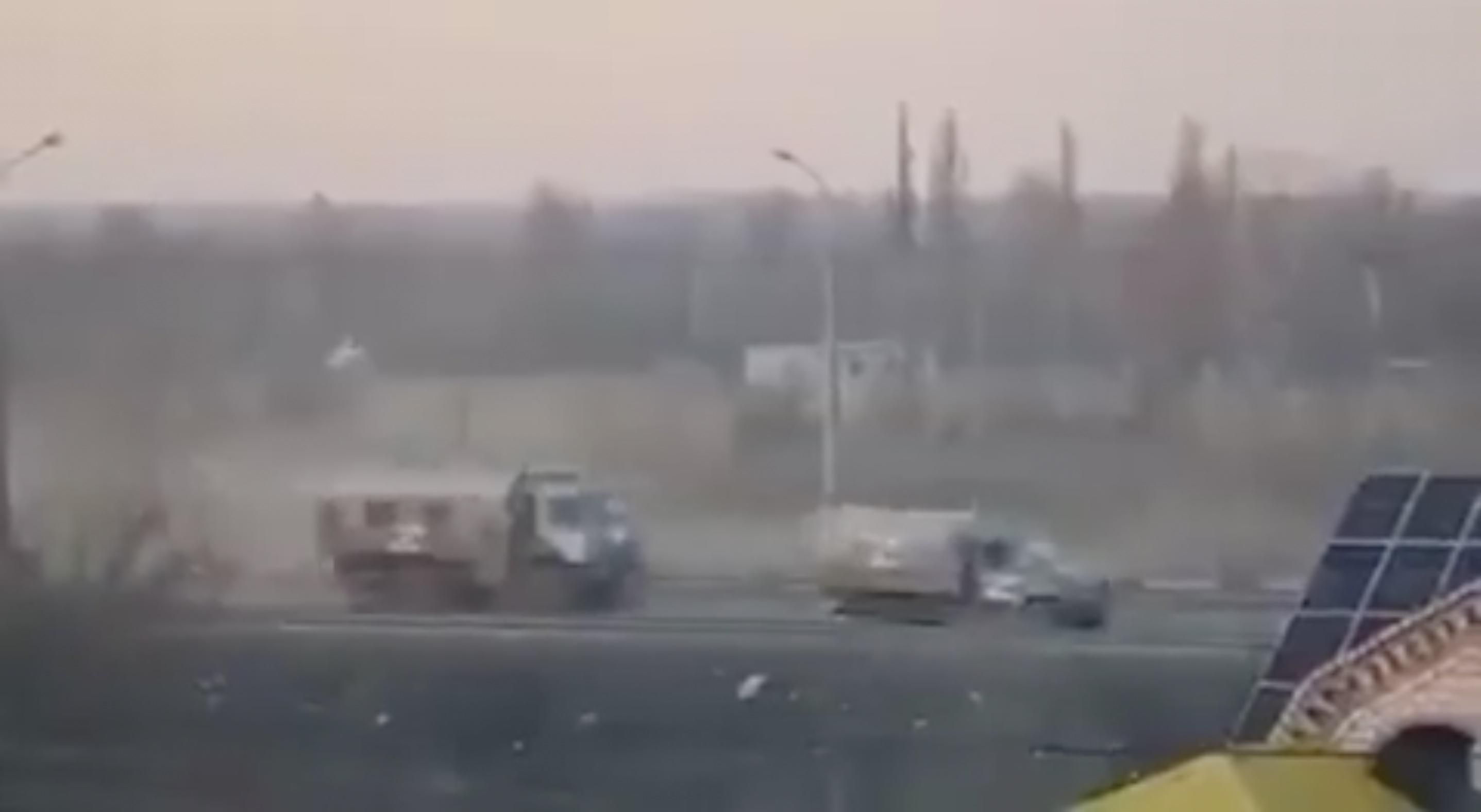 У ЗСУ показали, як металобрухт окупантів тікав з-під Херсона після розгромної атаки - 24 Канал У ЗСУ показали, як металобрухт окупантів тікав з-під Херсона після розгромної атаки - 24 Канал