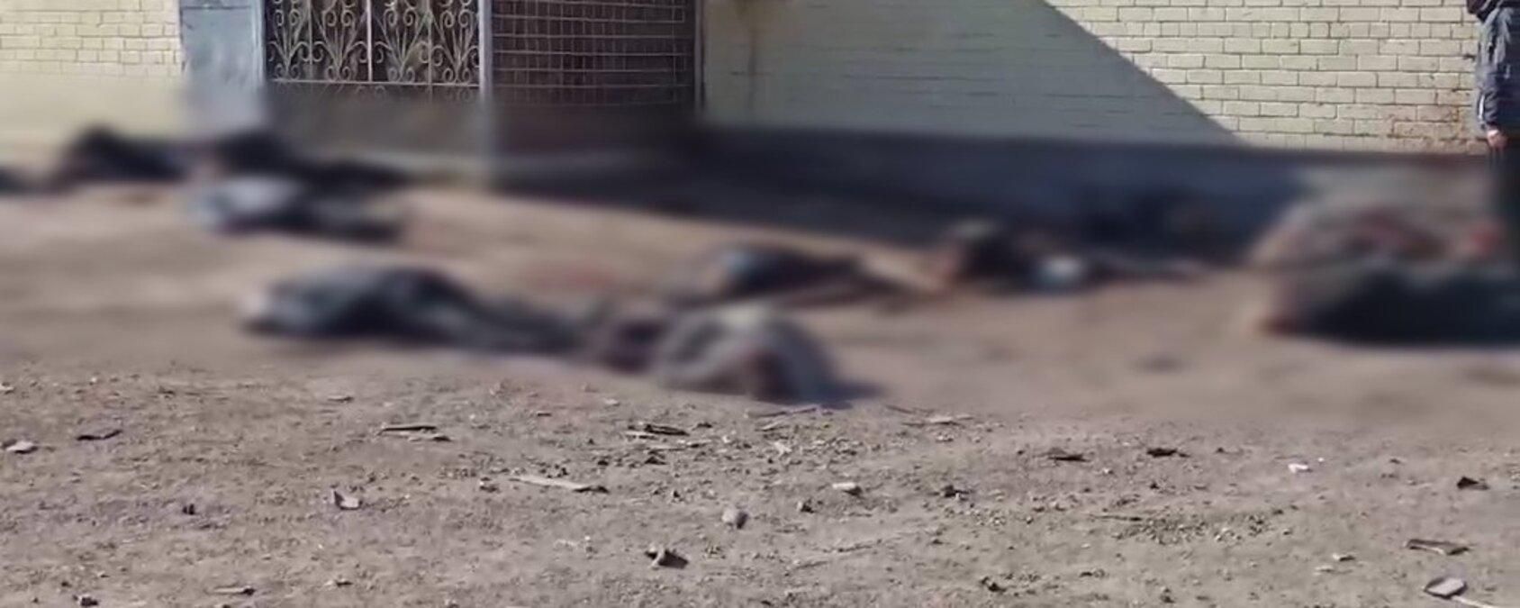 В Чернигове оккупанты обстреляли людей, которые стояли в очереди за хлебом: минимум 10 погибших В Чернигове оккупанты обстреляли людей, которые стояли в очереди за хлебом: минимум 10 погибших