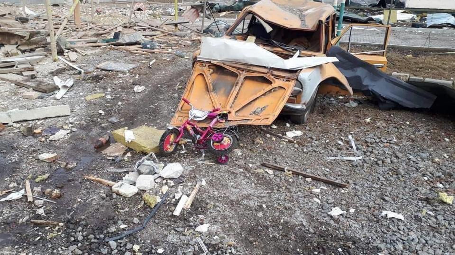 Последствия обстрела в Бердичеве: фото разрушений Последствия обстрела в Бердичеве: фото разрушений