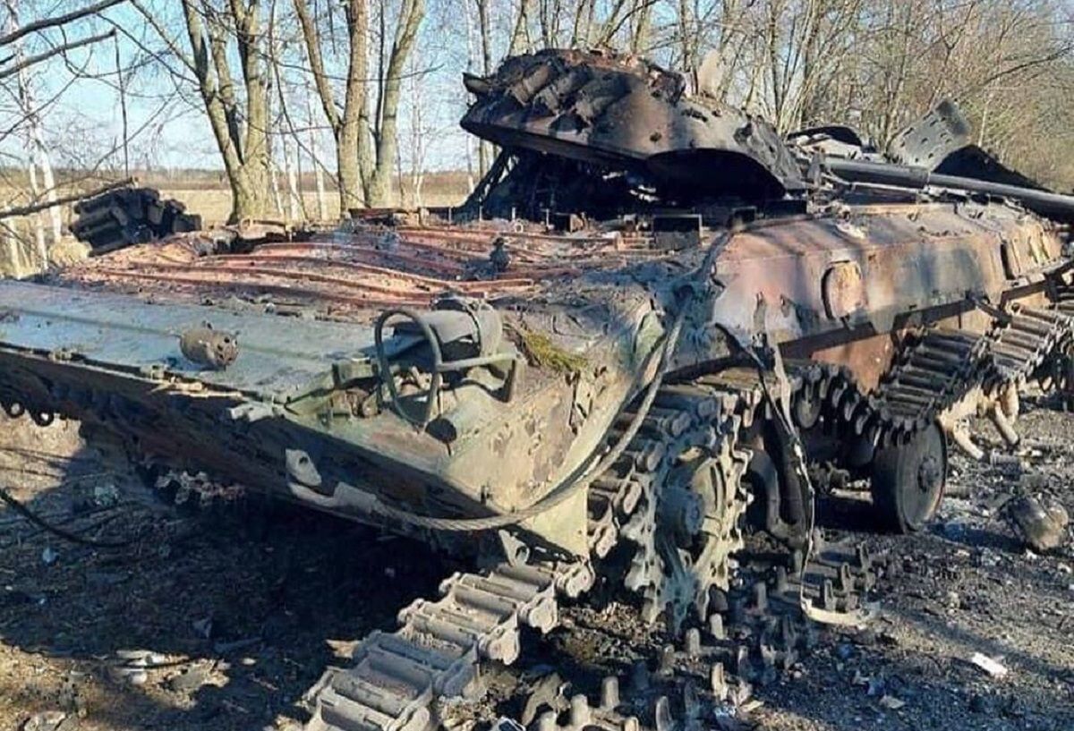 На парад не доїхали: ЗСУ показали знищену під Києвом ворожу техніку - 24 Канал На парад не доїхали: ЗСУ показали знищену під Києвом ворожу техніку - 24 Канал