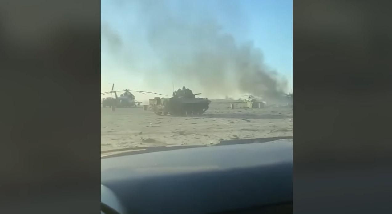 З'явилося відео розбитої російської техніки в аеропорту Херсона після атаки ЗСУ - 24 Канал