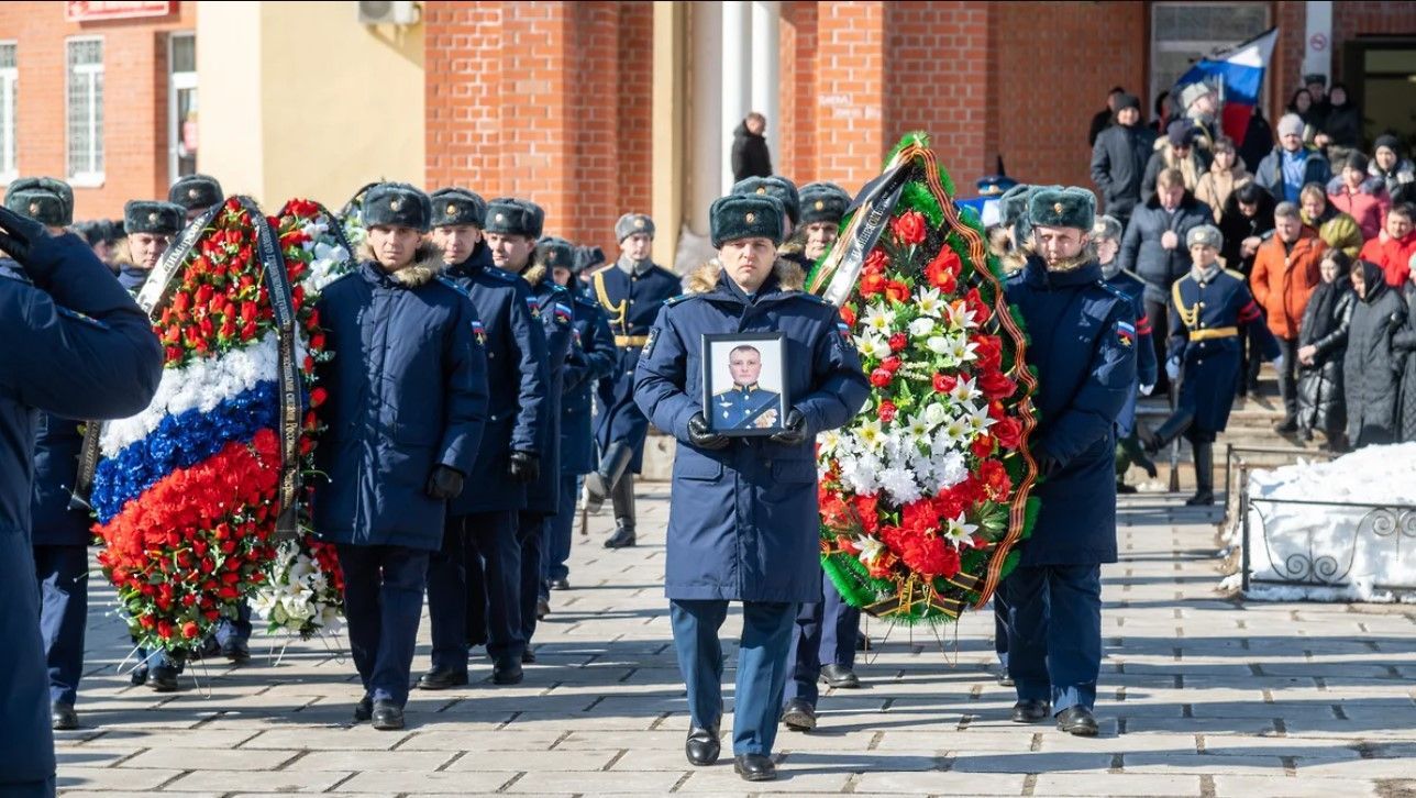 В России похоронили замкомандира авиаполка, убитого на войне против Украины