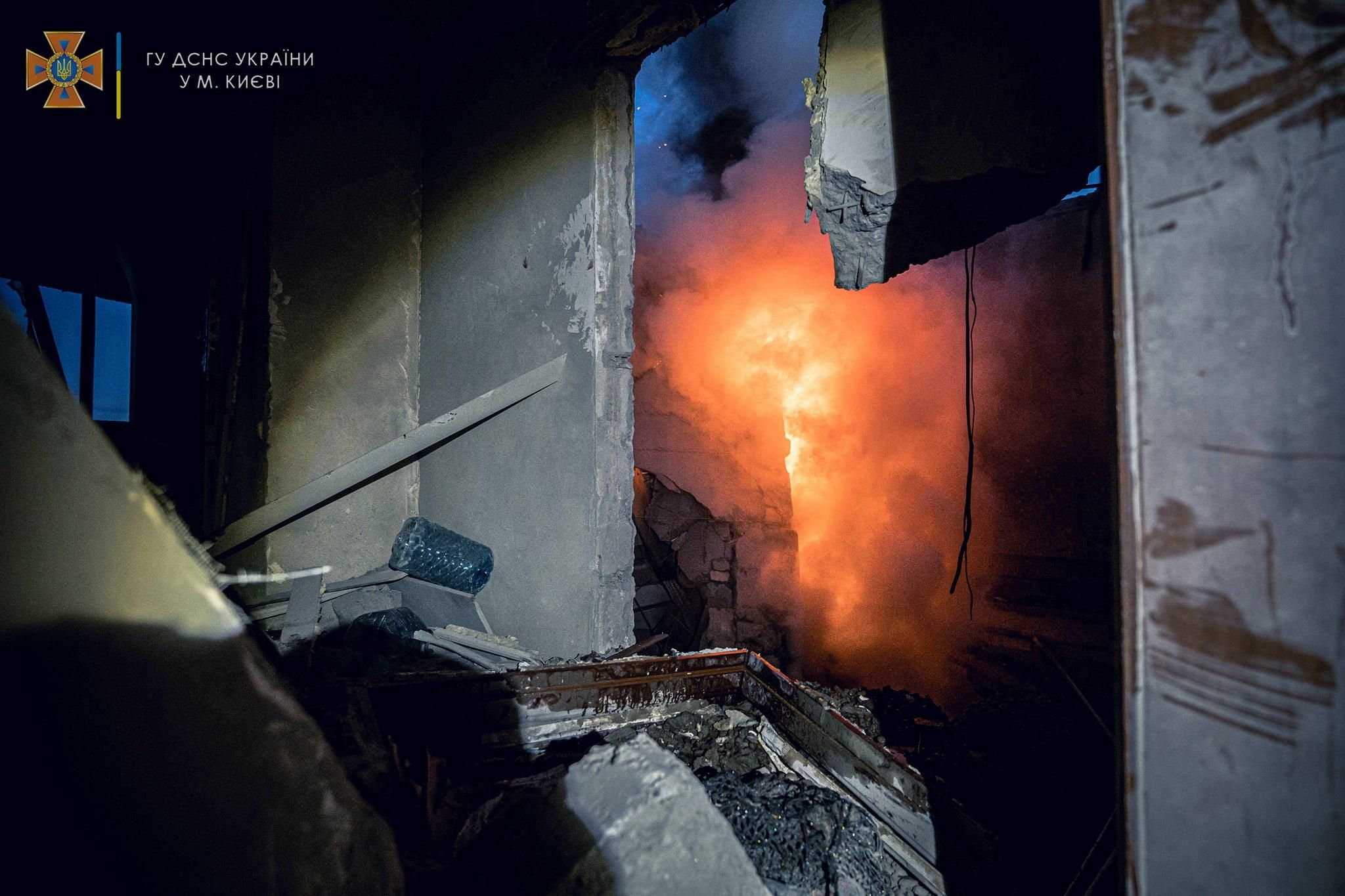 Рештки збитої ракети влучили у бататоповерхівку: моторошні фото - 24 Канал Рештки збитої ракети влучили у бататоповерхівку: моторошні фото - 24 Канал