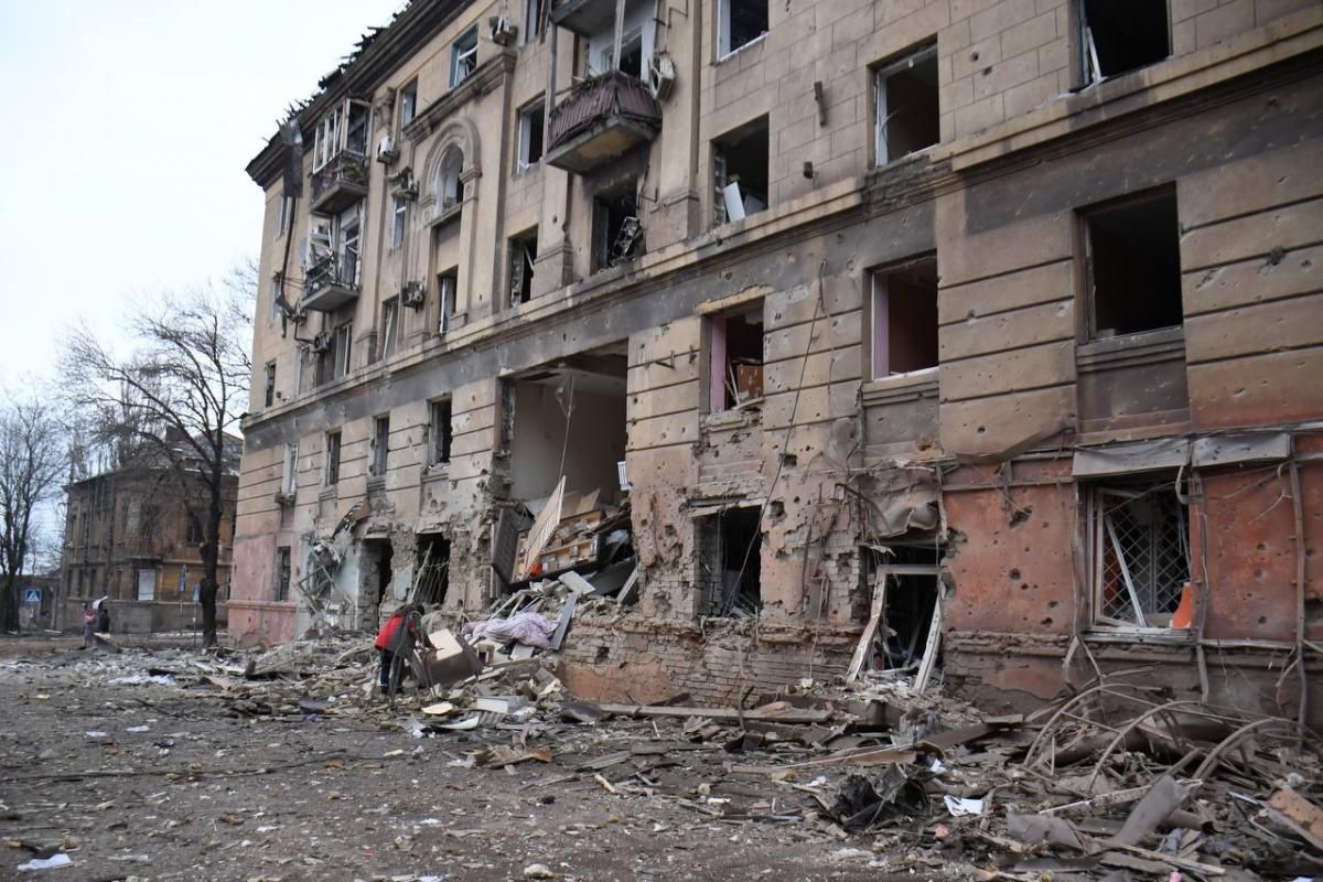 Оккупанты разбомбили 80 – 90% Мариуполя, ни одного здания без повреждений, – заместитель мэра Оккупанты разбомбили 80 – 90% Мариуполя, ни одного здания без повреждений, – заместитель мэра