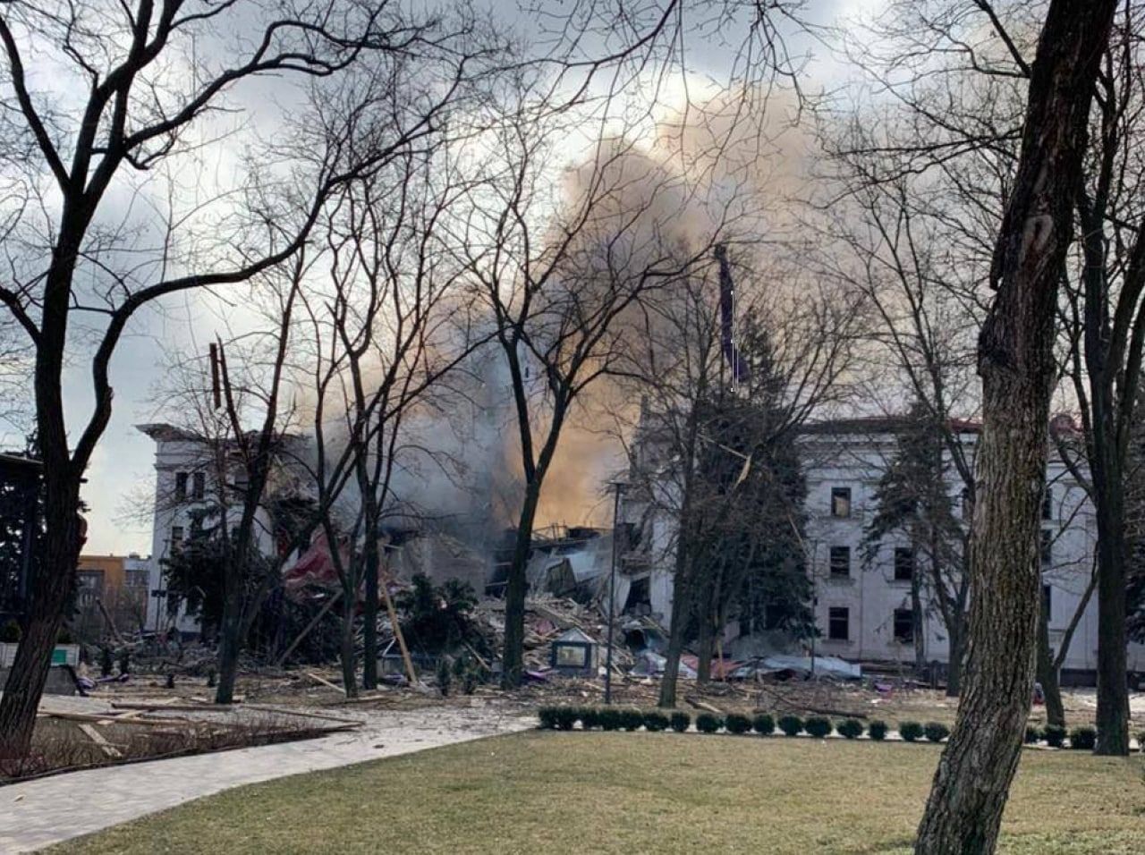 Бомбоубежище драмтеатра в Мариуполе действительно спасло, пока неизвестно о погибших, – Денисова