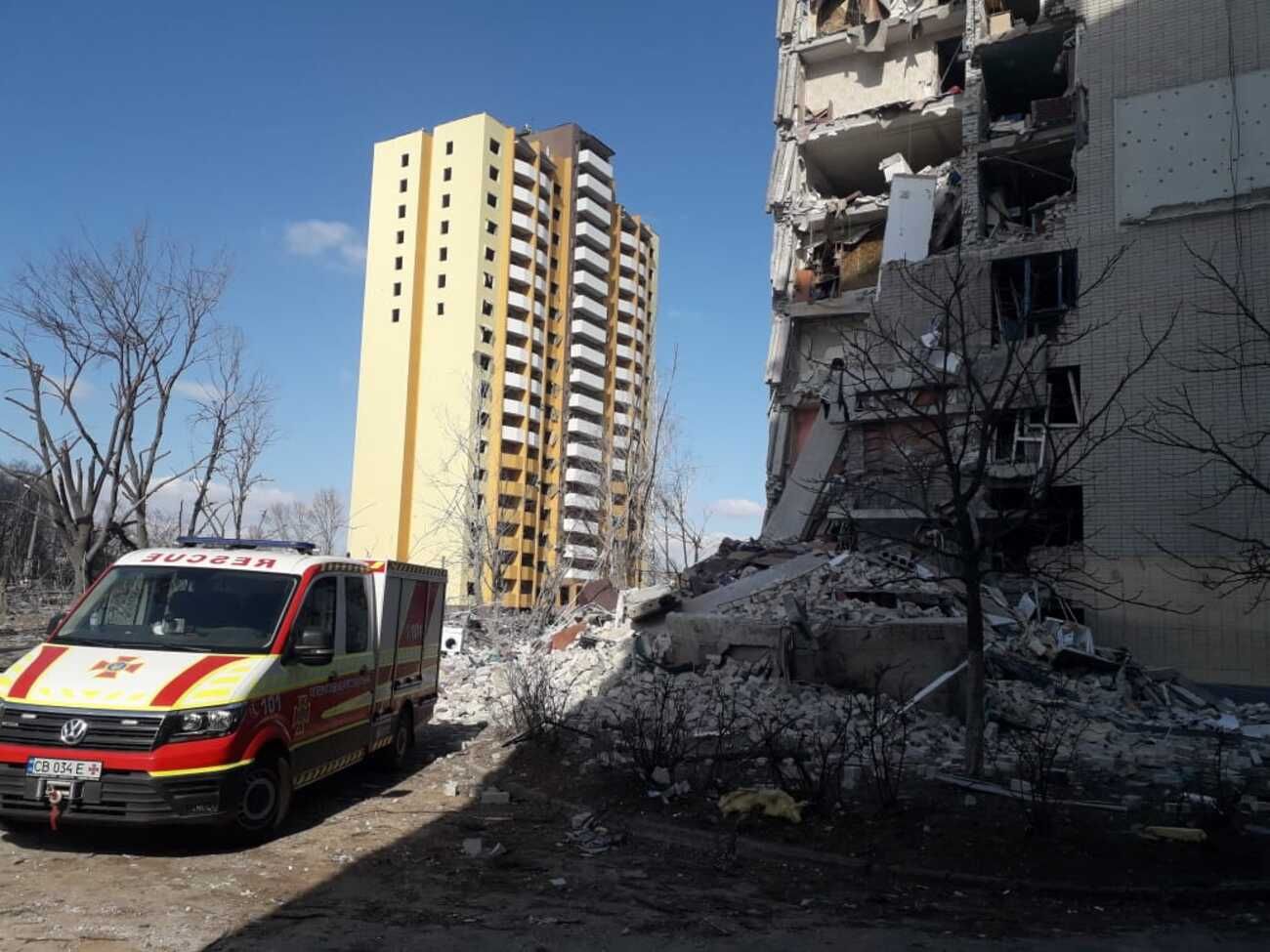 В Чернигове под завалами общежития нашли погибшей целую семью: жертвами стали трое детей