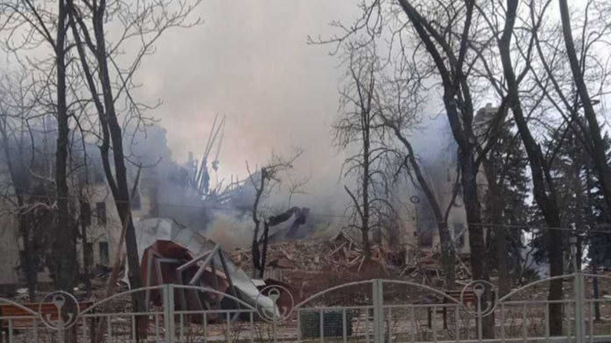 Мариуполь не будет сдаваться, – представитель полка "Азов" Мариуполь не будет сдаваться, – представитель полка "Азов"