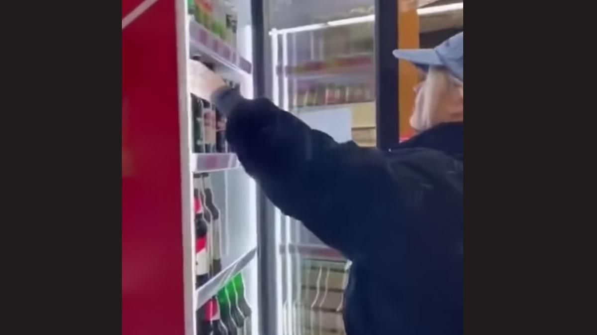 Скандальная блогерша "Тишина" приехала во Львов и украла в магазине пиво Скандальная блогерша "Тишина" приехала во Львов и украла в магазине пиво