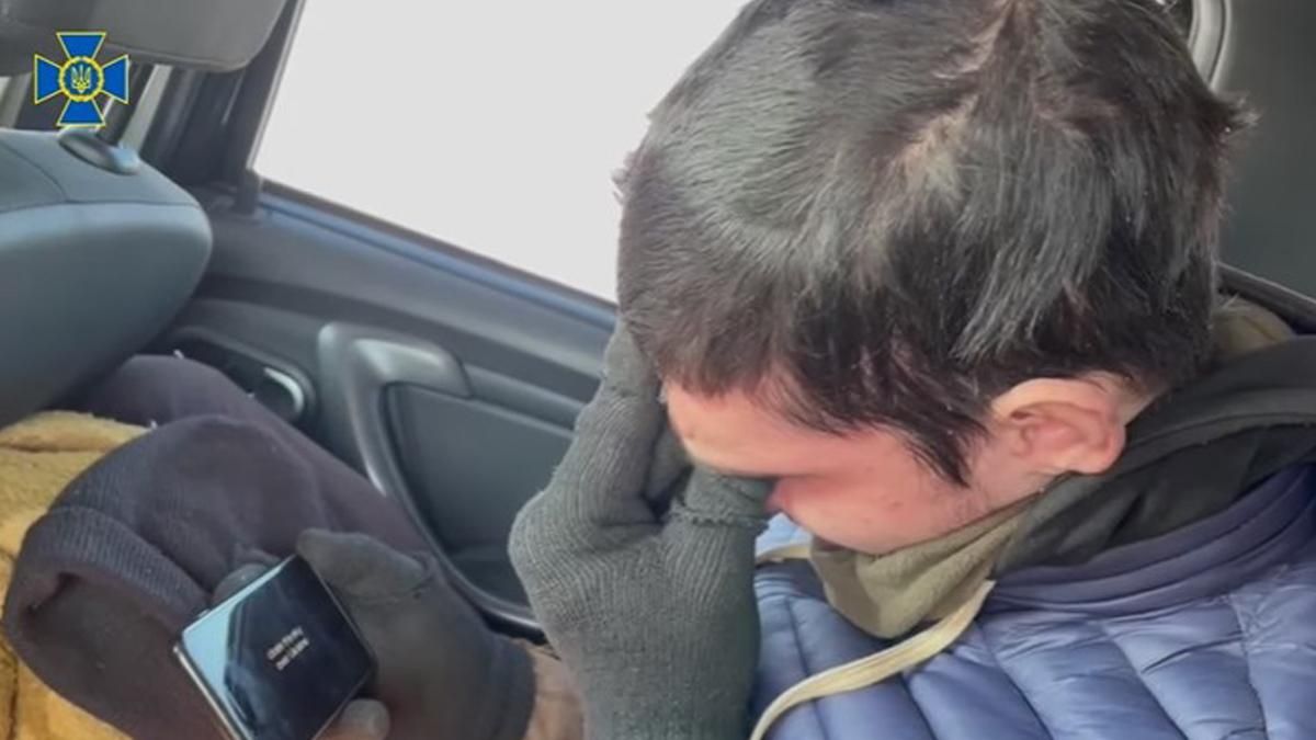 Российскому пленнику показали видео зверств его пособников: реакцию стоит увидеть Российскому пленнику показали видео зверств его пособников: реакцию стоит увидеть