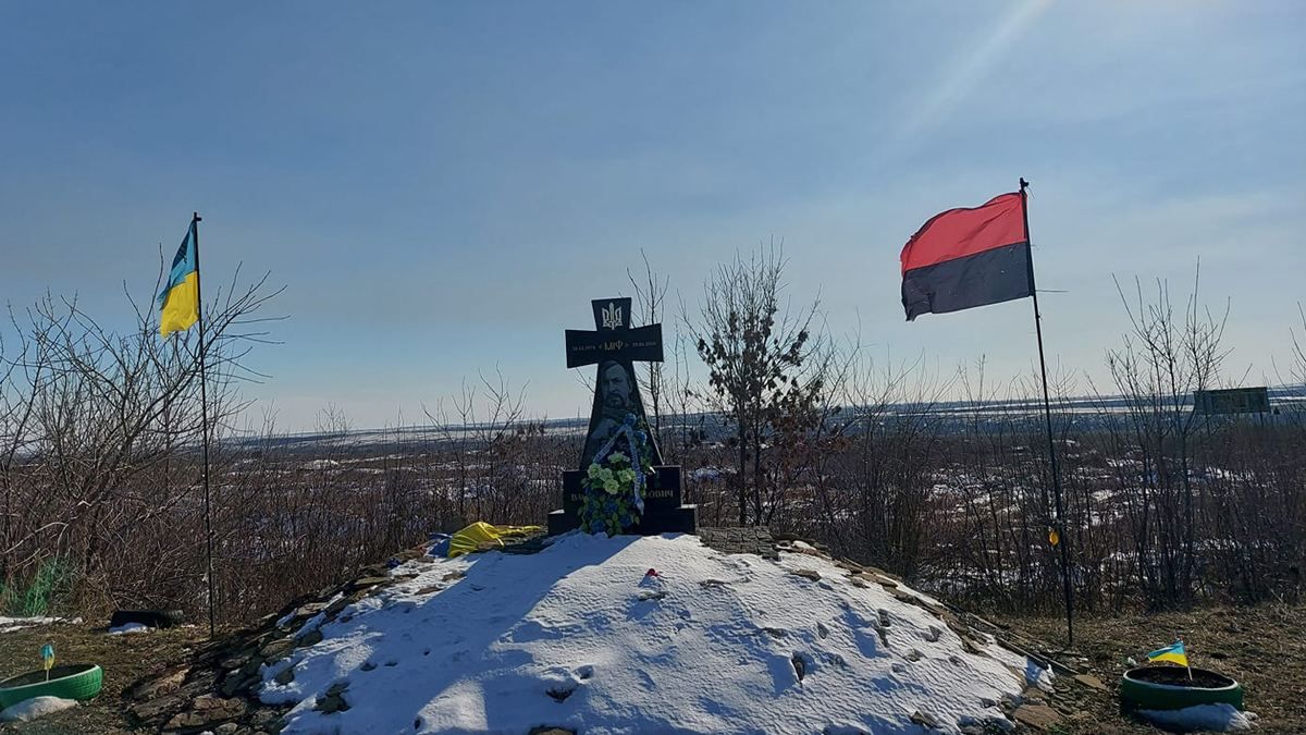 Без жодної подряпини: пам'ятник Василю Сліпаку на Донеччині відновили - 24 Канал