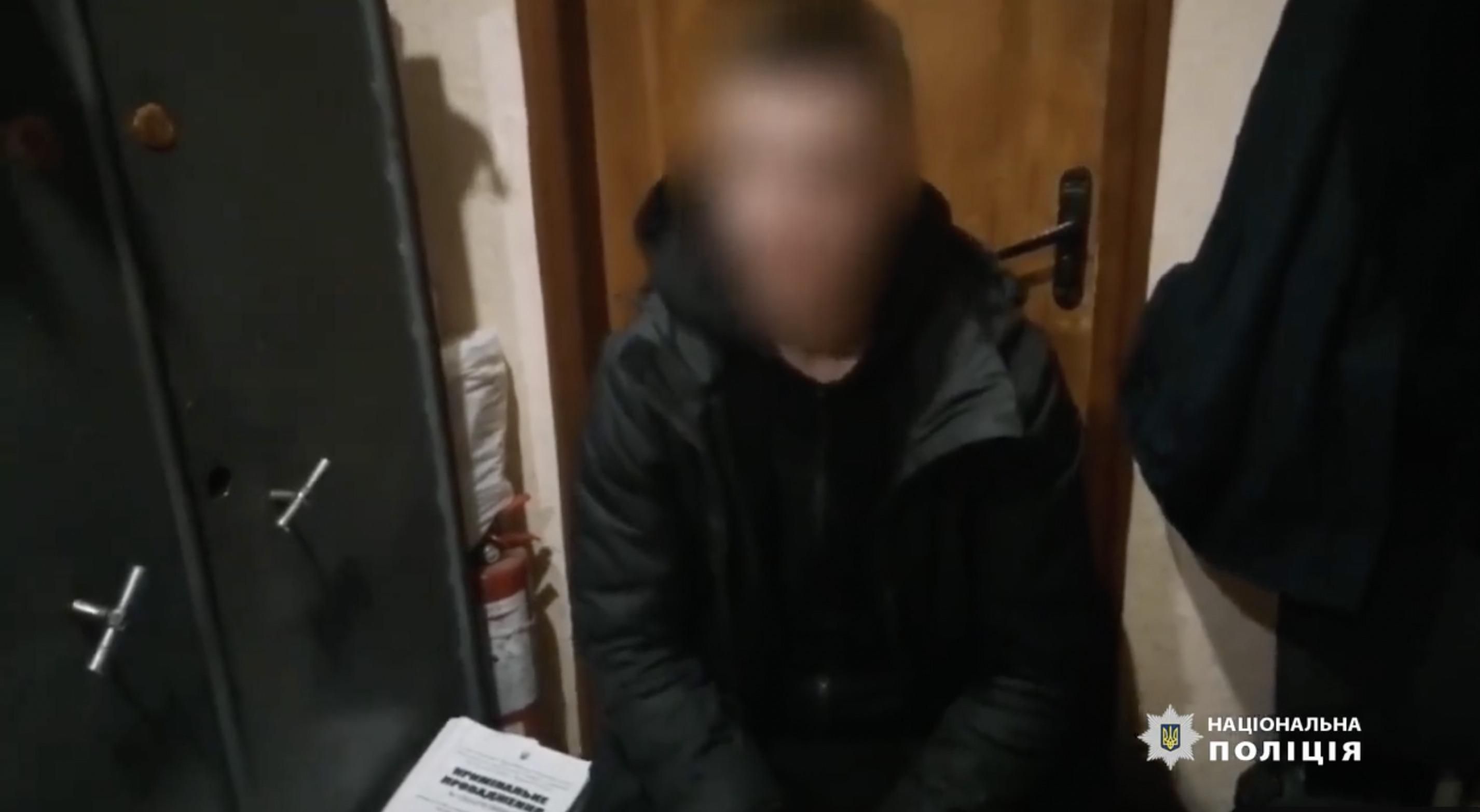 "Вывезу за границу": мошенник обманывал украинцев, которые пытались спастись от войны "Вывезу за границу": мошенник обманывал украинцев, которые пытались спастись от войны