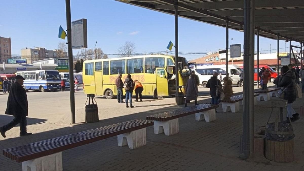 На Тернопільщині відновили внутрішньообласне сполучення: автобуси курсують майже в усіх напрямах - 24 Канал