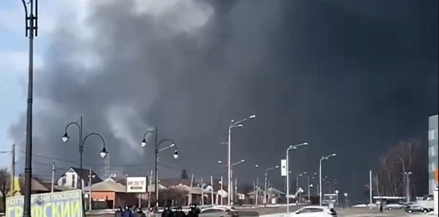 Небо над Харьковом затянуло черным дымом: все из-за постоянных обстрелов