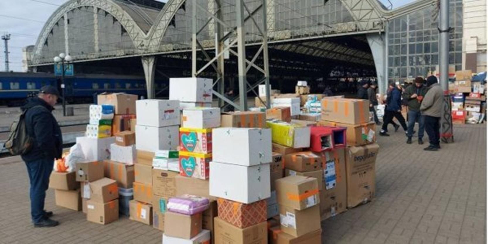 Укрзализныця мобилизовала подвижной состав для перевозки гуманитарной помощи Укрзализныця мобилизовала подвижной состав для перевозки гуманитарной помощи