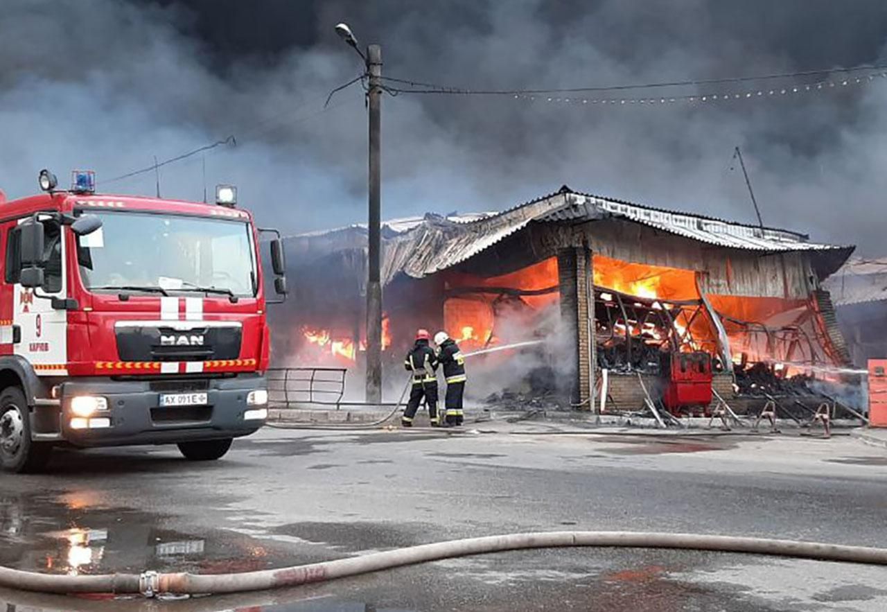 У Харкові під час гасіння пожежі на ринку "Барабашово" загинув рятувальник - 24 Канал