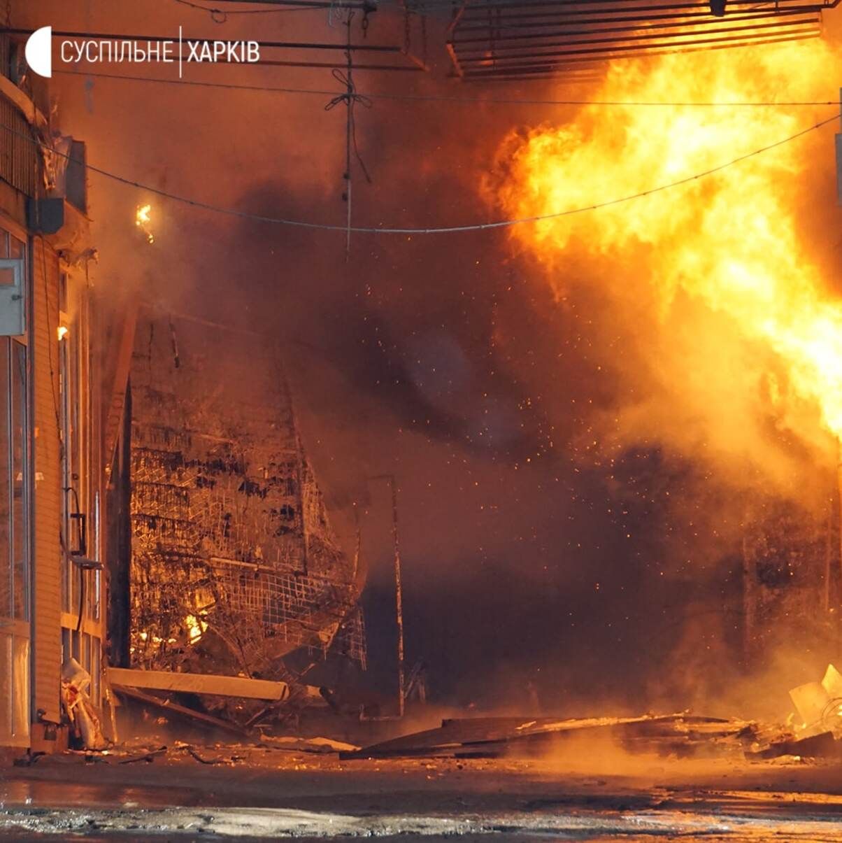 Харьков задыхается: на крупнейшем рынке Восточной Европы "Барабашово" сильный пожар