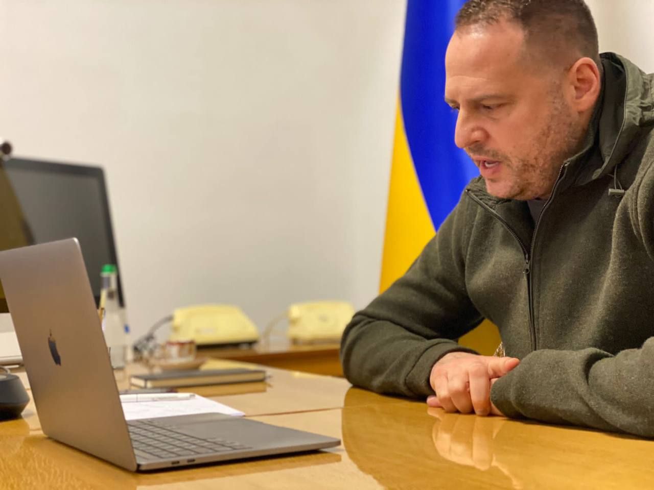 Росіяни не пропускають у Маріуполь гумколону вже 5 день – це потрібно припинити, – Єрмак - 24 Канал Росіяни не пропускають у Маріуполь гумколону вже 5 день – це потрібно припинити, – Єрмак - 24 Канал