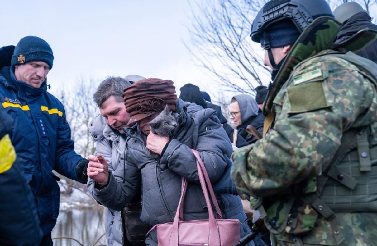 В Харькове из пансионата для пожилых эвакуируют 40 стариков В Харькове из пансионата для пожилых эвакуируют 40 стариков