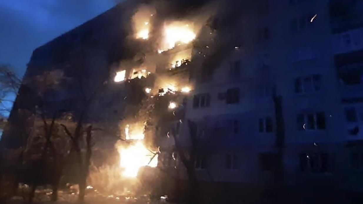 Слава богу, там всі живі, – Гайдай про обстріл будинку матері та дитини у Сєвєродонецьку - 24 Канал Слава богу, там всі живі, – Гайдай про обстріл будинку матері та дитини у Сєвєродонецьку - 24 Канал