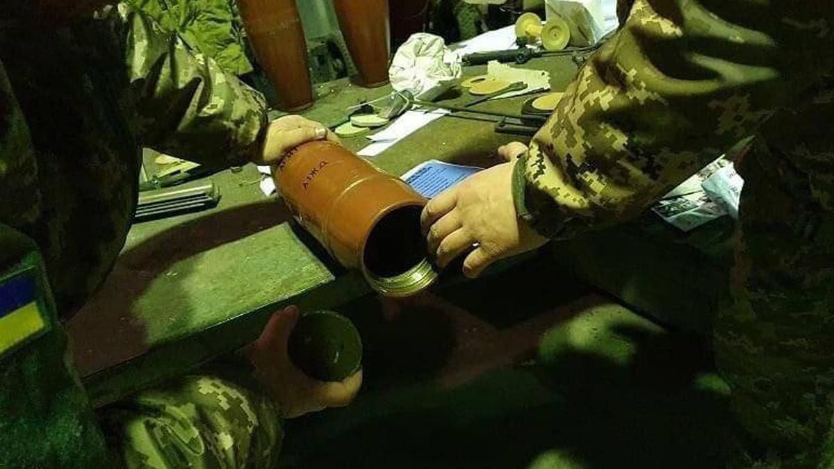 Не тільки снарядами: українські військові засипають окупантів листівками - 24 Канал