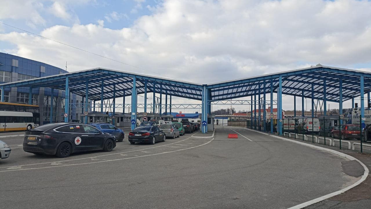 Украинцы продолжают покидать Украину: в ГНСУ назвали цифру за предыдущие сутки Украинцы продолжают покидать Украину: в ГНСУ назвали цифру за предыдущие сутки